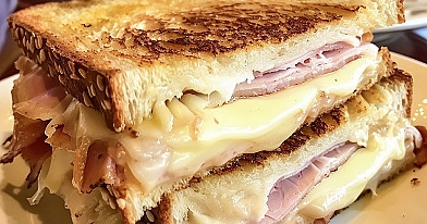Sumuštinis "Monte Cristo" su kumpiu ir sūriu