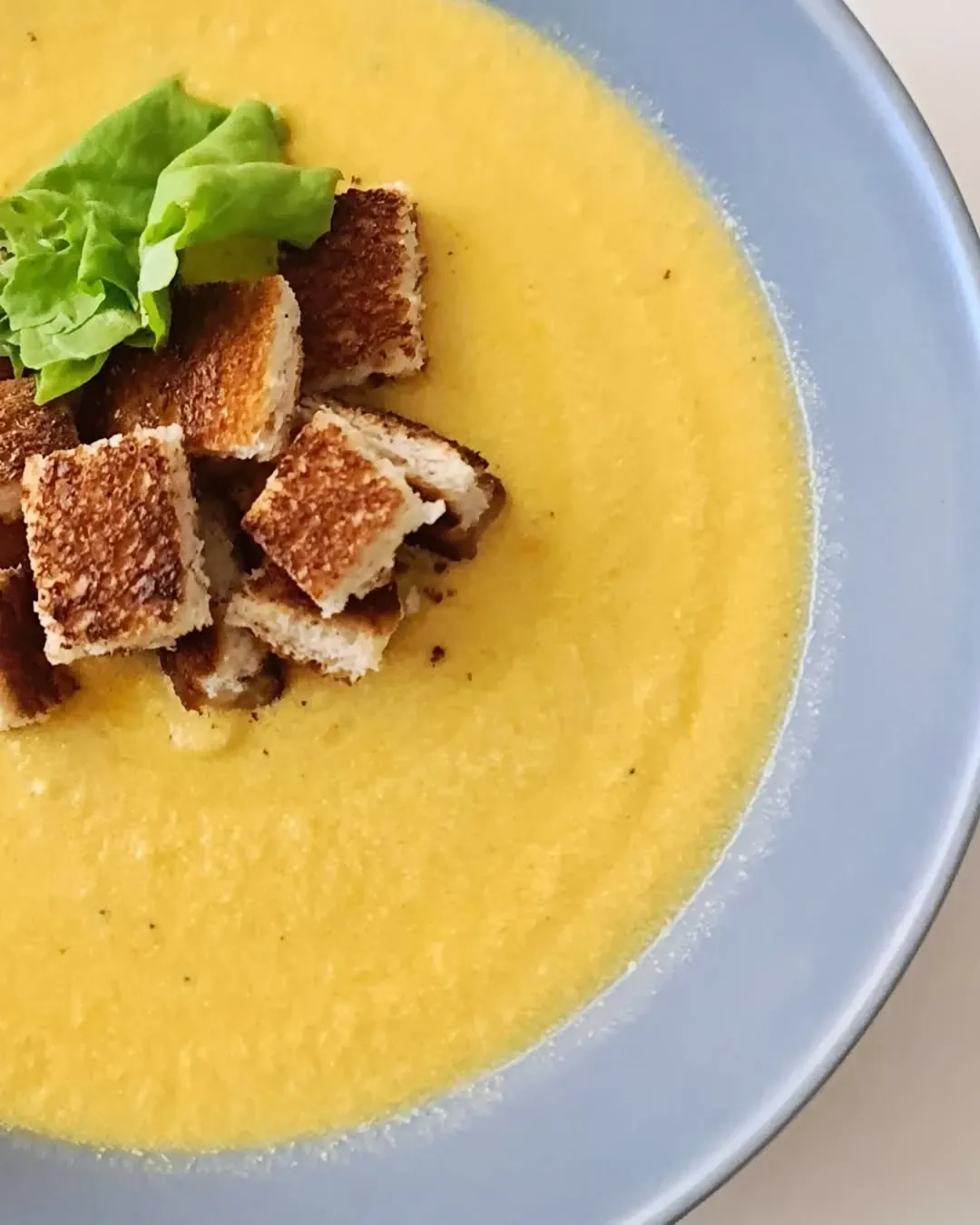 Trinta vištienos sriuba su bulvėmis, morkomis ir sultiniu