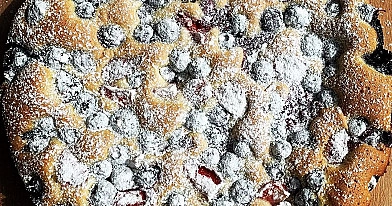 Biskvitinis, purus uogų pyragas