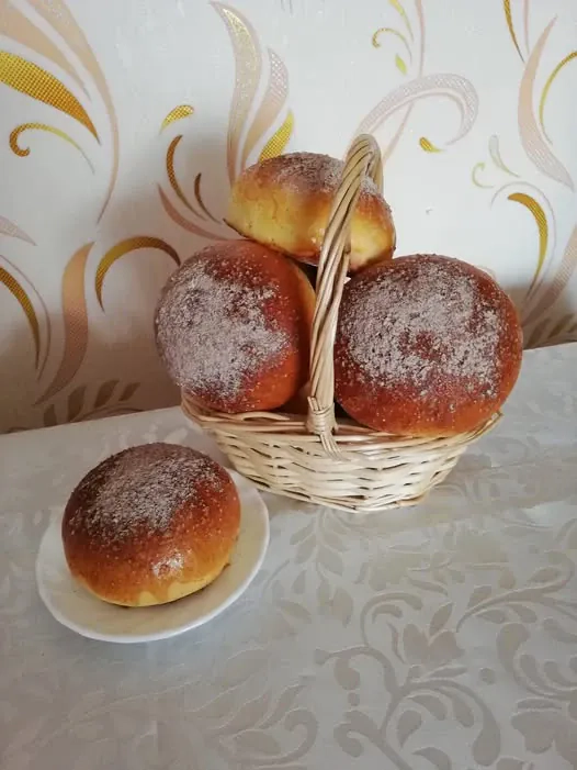 Mielinės bandelės su varške ir razinomis pagal Beatą