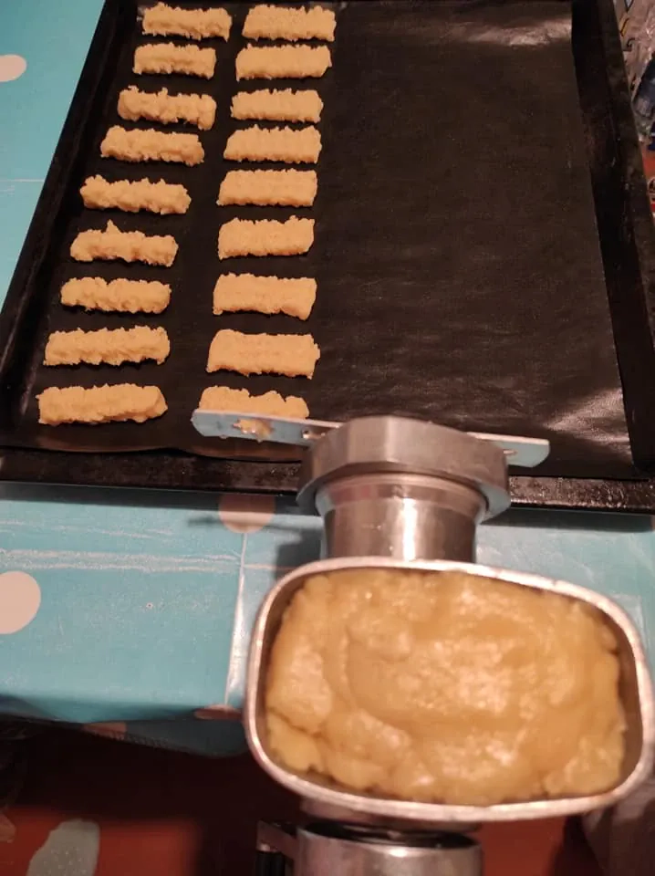 Kaimiški sausainiai (Senoviniai sausainiai su majonezu, gaminami per mėsmalę)