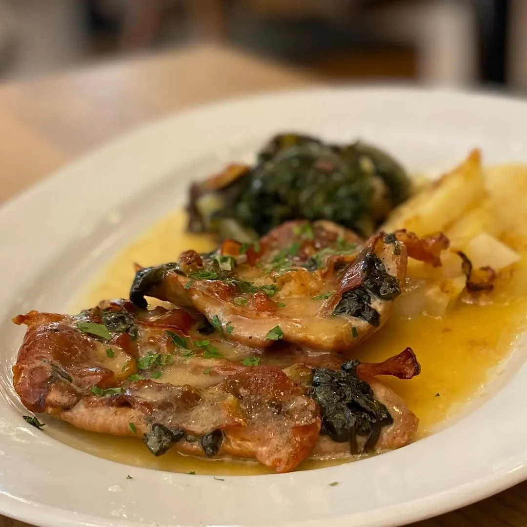 Veršienos kepsneliai "Saltimbocca"