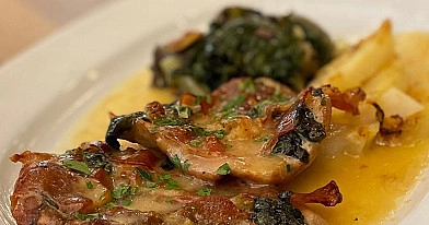 Veršienos kepsneliai "Saltimbocca"