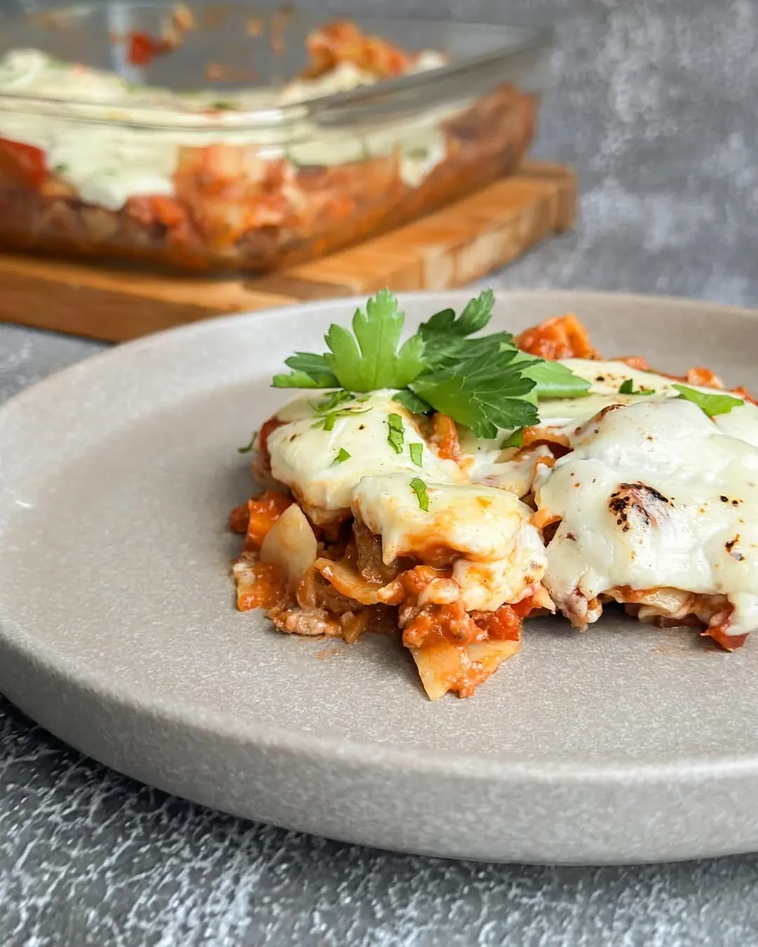 Lengvas lazanijos receptas keptuvėje, su jautiena ir bešamelio padažu