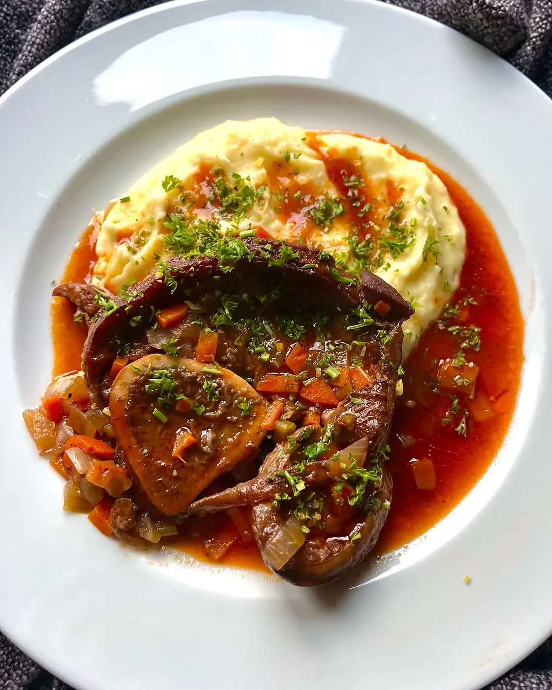 Veršienos troškinys "Osso buco"