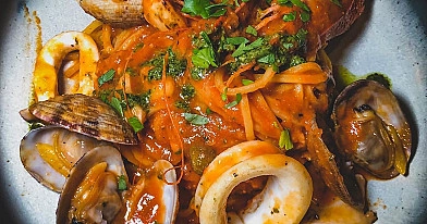 Spageti marinara - spagečiai su jūros gėrybėmis, konservuotais pomidorais ir baltu vynu