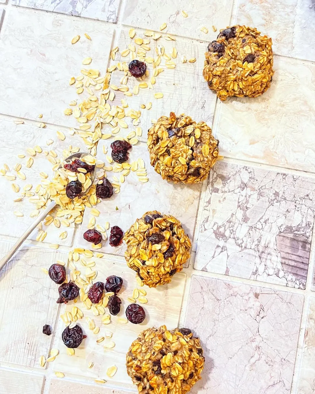 Veganiški avižiniai sausainiai su razinomis