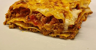 Lazanija su faršu ir baltu padažu
