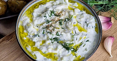 Šaltas tirštas graikiškas padažas - tzatziki