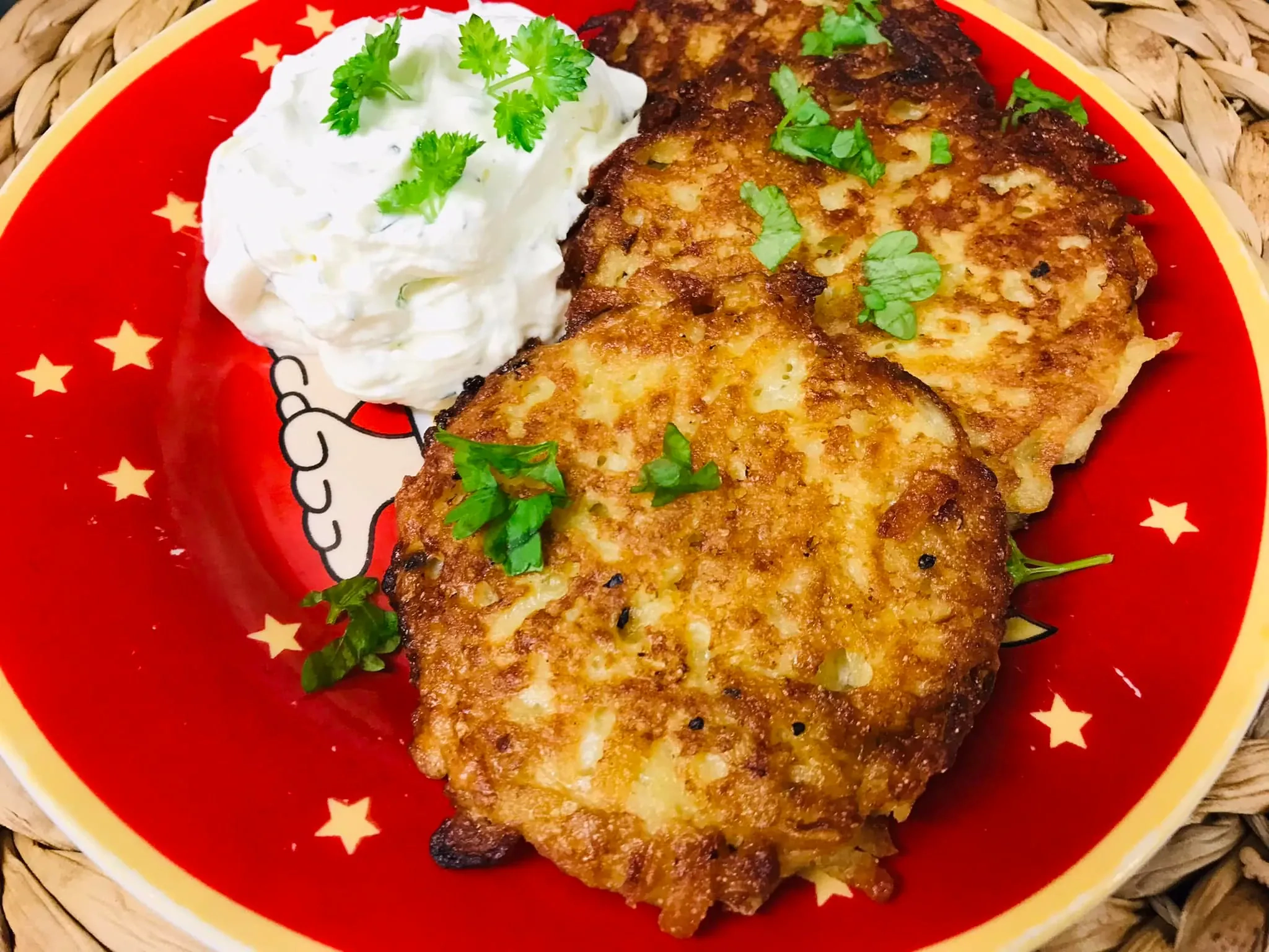 Mamos bulviniai blynai su fermentiniu sūriu, kepti keptuvėje