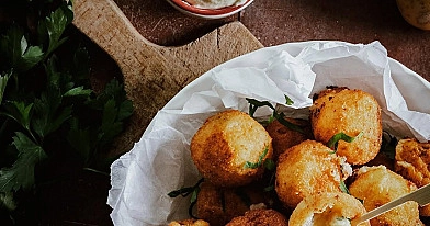 Virtų bulvių kroketai su fermentiniu sūriu
