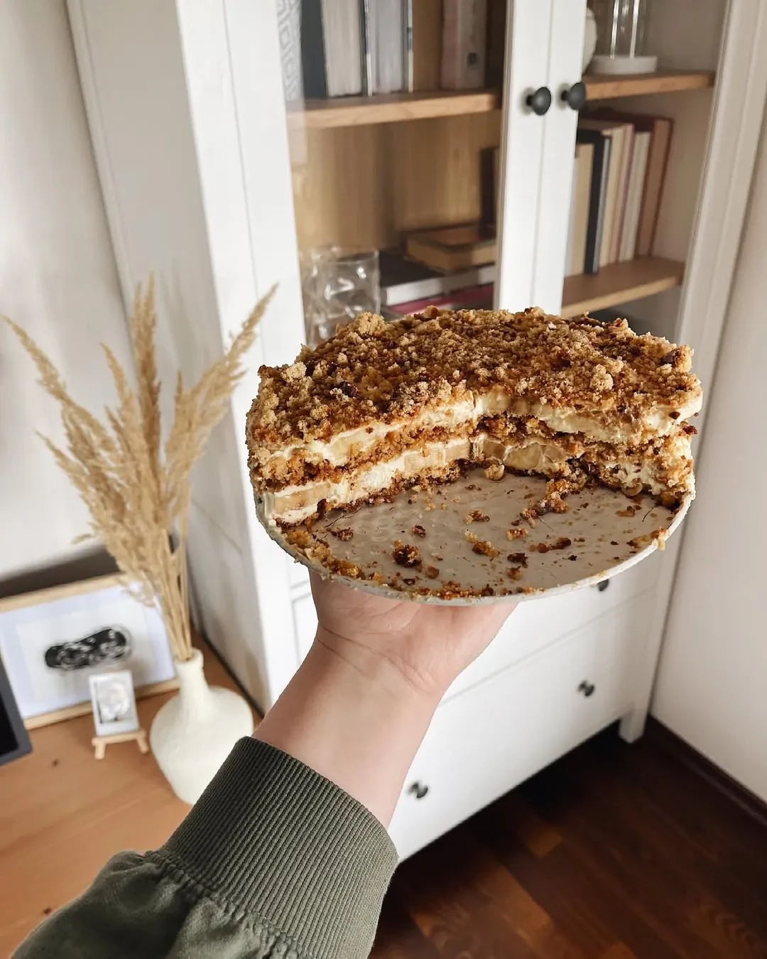 Nekeptas meduolių tortas su grietine ir vaisiais
