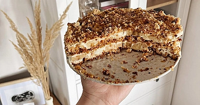 Nekeptas meduolių tortas su grietine ir vaisiais