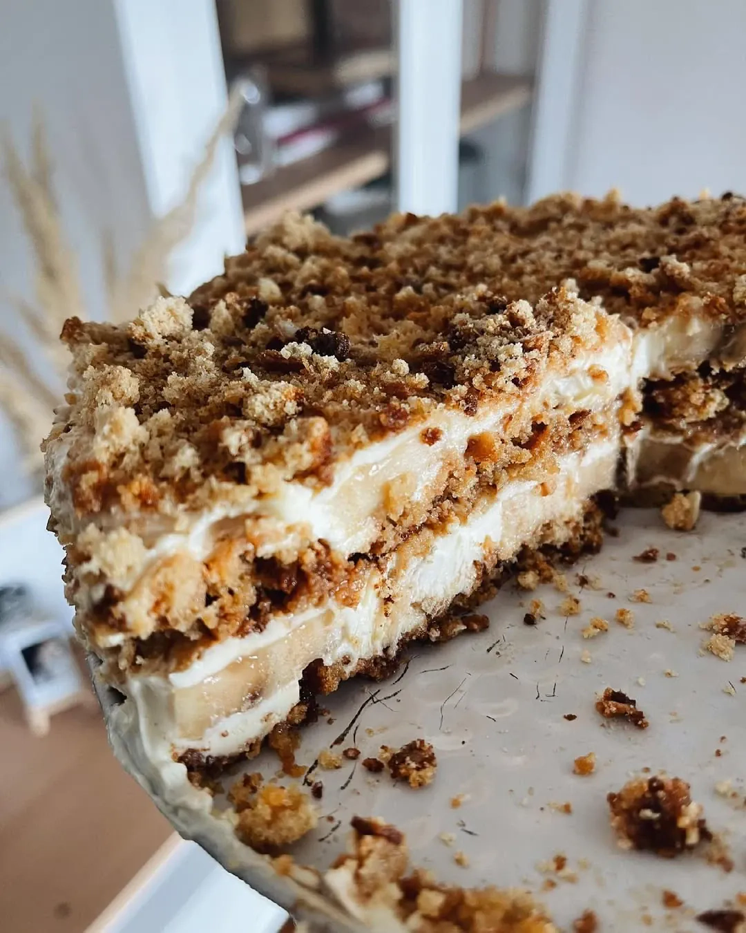 Nekeptas meduolių tortas su grietine ir vaisiais