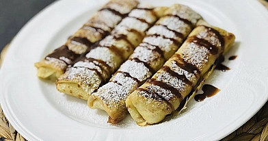 Lietiniai blynai su bananų ir šokolado įdaru
