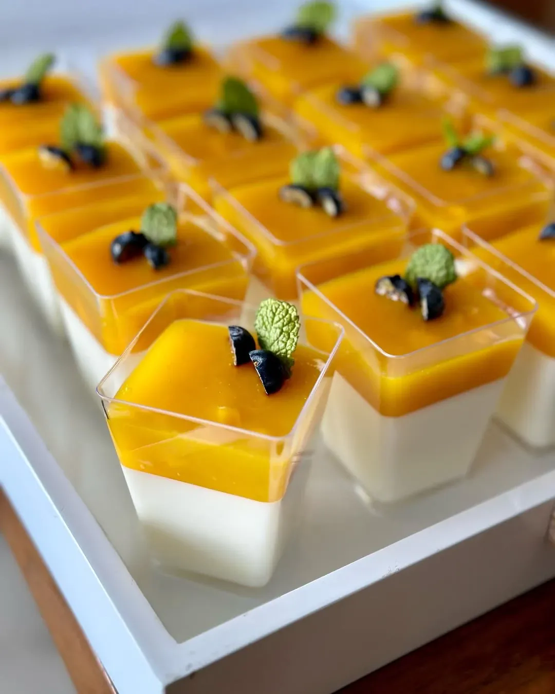Mango panna cotta - grietinėlės kremo desertas