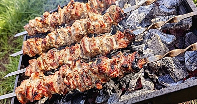 Kiaulienos sprandinės šašlykas alaus - garstyčių marinate