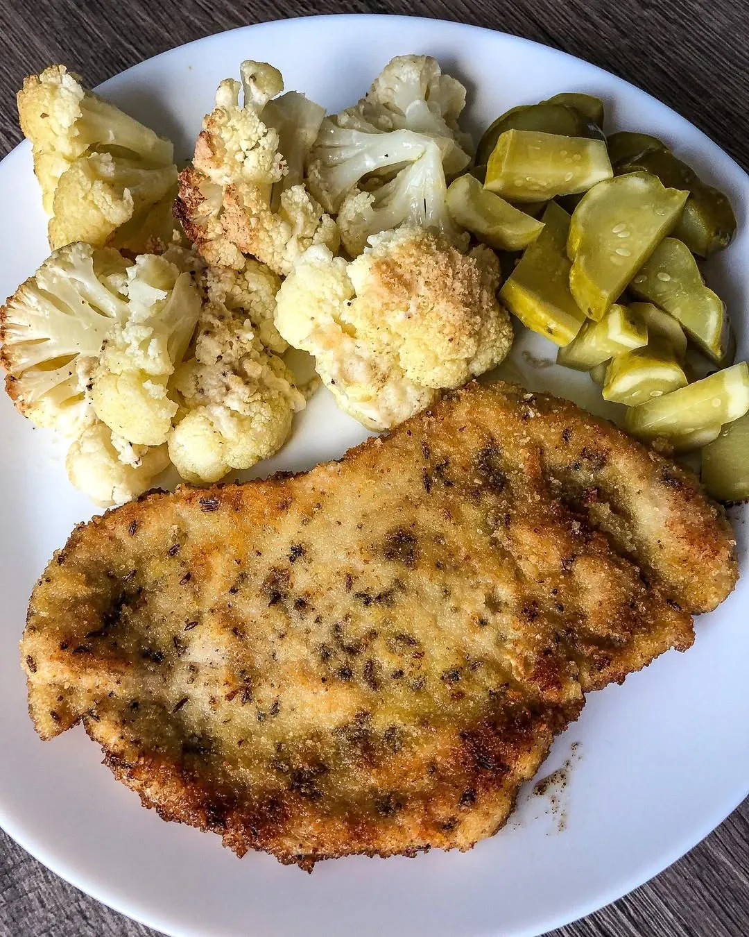 Česnakiniai kiaulienos kepsniai, kepti keptuvėje