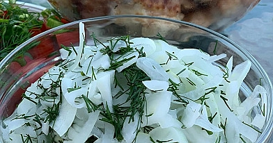 Greitai marinuoti svogūnai su actu