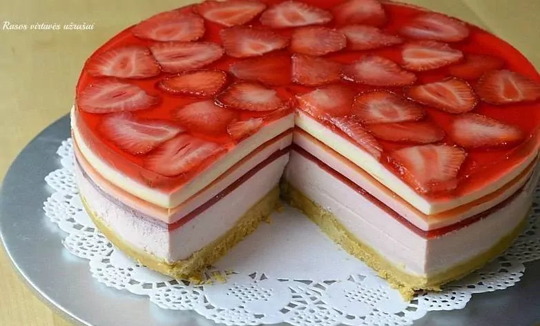 Gaivus nekeptas varškės tortas su žele Gaivus nekeptas varškės tortas su žele