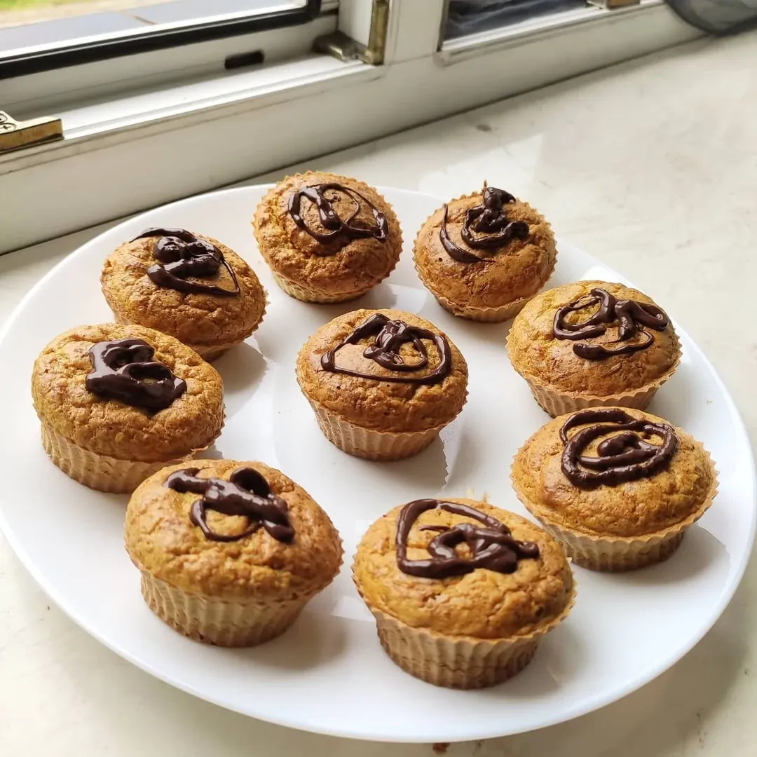 Keksiukai su rabarbarų ir razinų įdaru