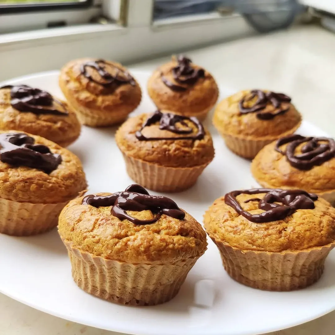 Keksiukai su rabarbarų ir razinų įdaru