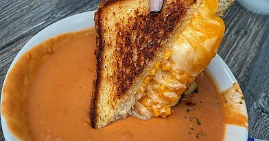 Grilled cheese sandwich - kepti batono ir sūrio sumuštiniai su kiaušiniais