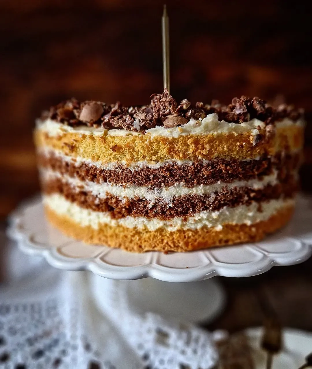 Tort urodzinowy z ferrero rocher i malinami