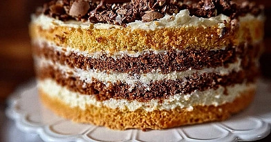 Tort urodzinowy z ferrero rocher i malinami