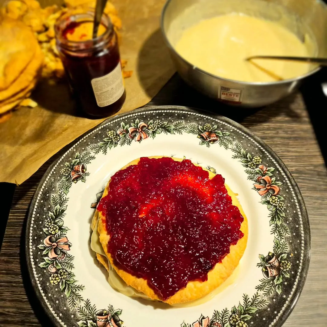 Ligitos "Napoleonas" su kremu ir džemu