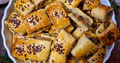 Kapuśniaczki krucho-drożdżowe z kiszoną kapustą i pieczarkami