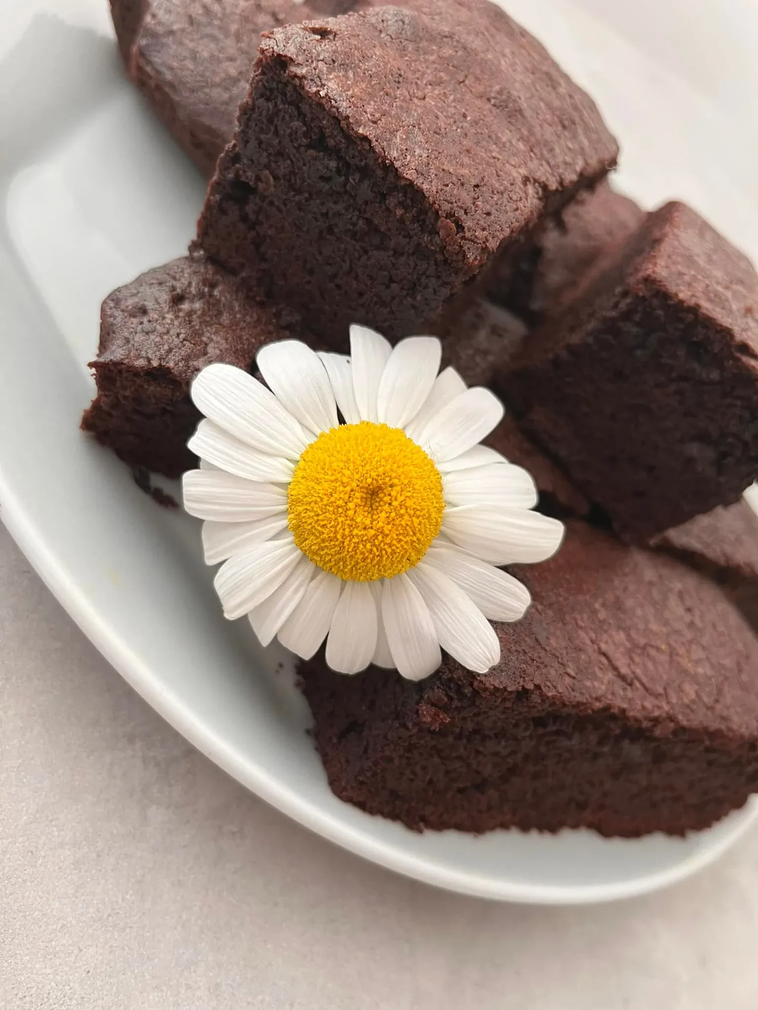 Šokoladinis riešutinis pyragas iš kiaušinių baltymų