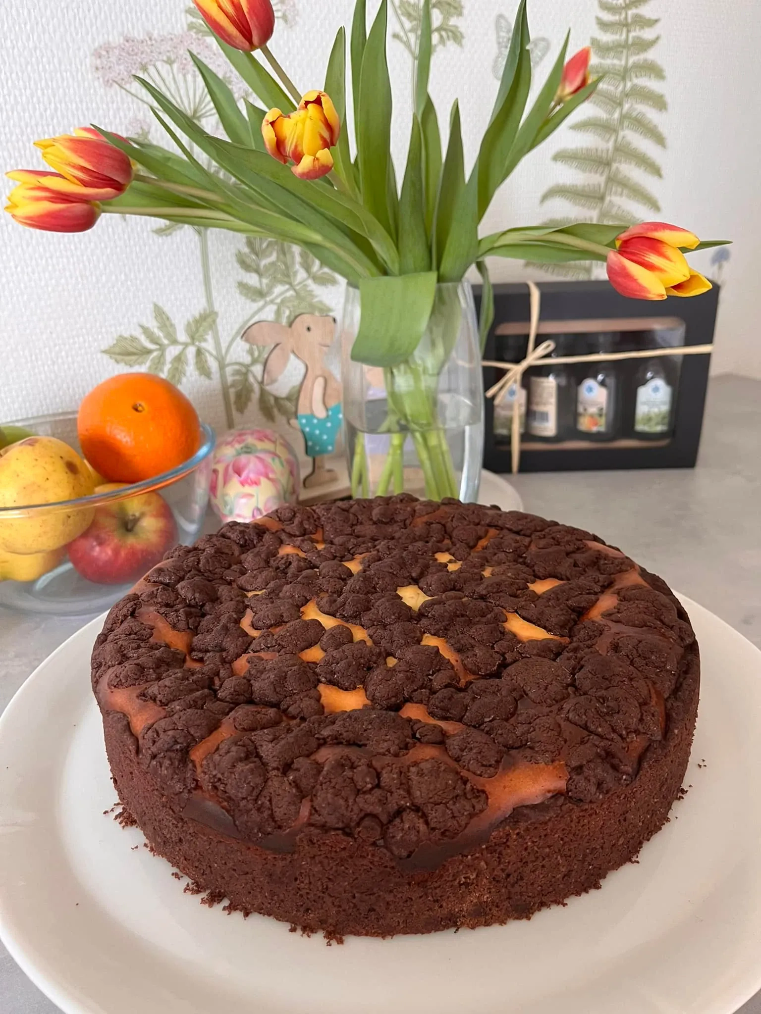 Kūmos varškės pyragas su saldintu sutirštintu pienu ir grietine