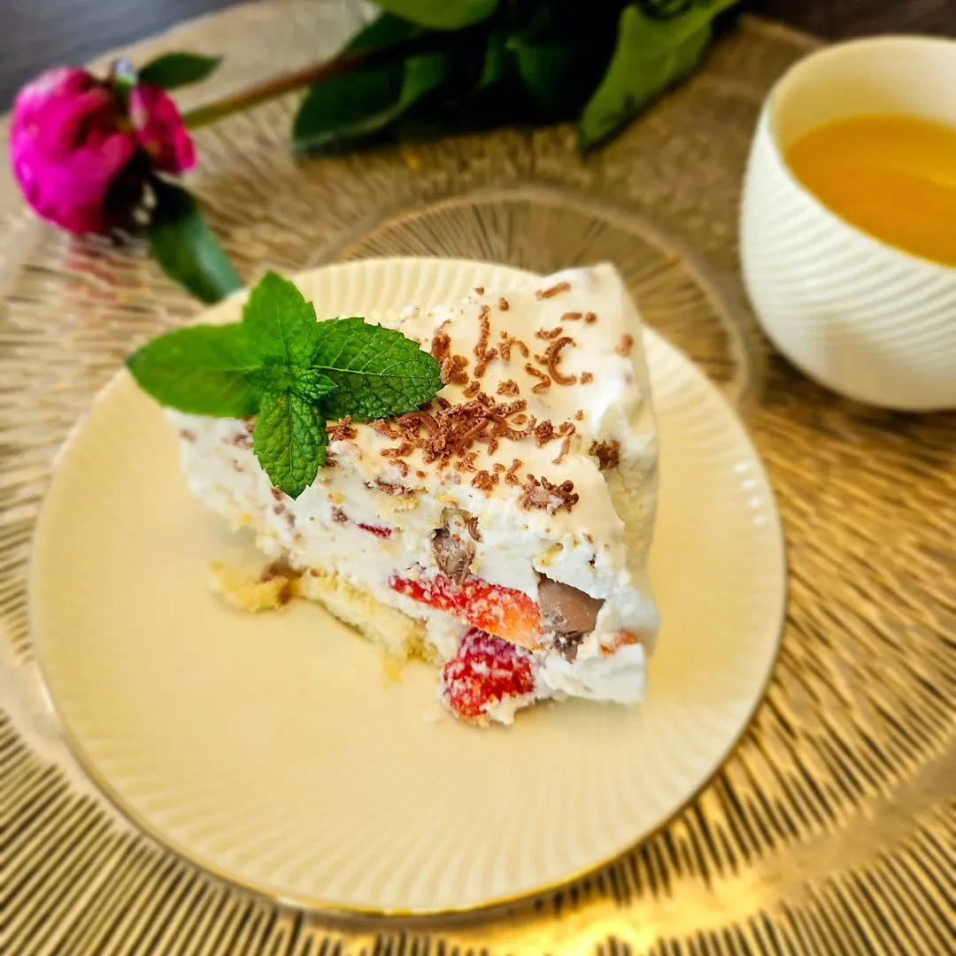 Gaivus braškinis "stracciatella" tortas su sausainiais ir varške 🍓🍫🎂