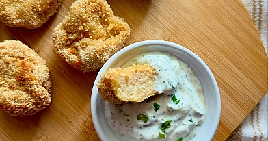 Vištienos kepsneliai "chicken nuggets" gruzdintuvėje, su jogurtiniu padažu