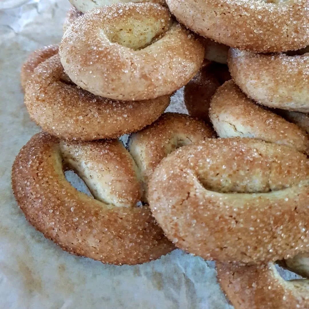 Cukruoti naminiai riestainiai su kondensuotu pienu