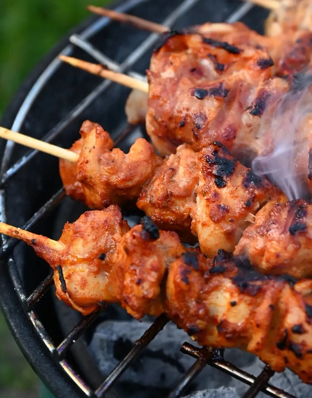 Minkštas vištienos šašlykas marinuotas su actu, svogūnais ir majonezu