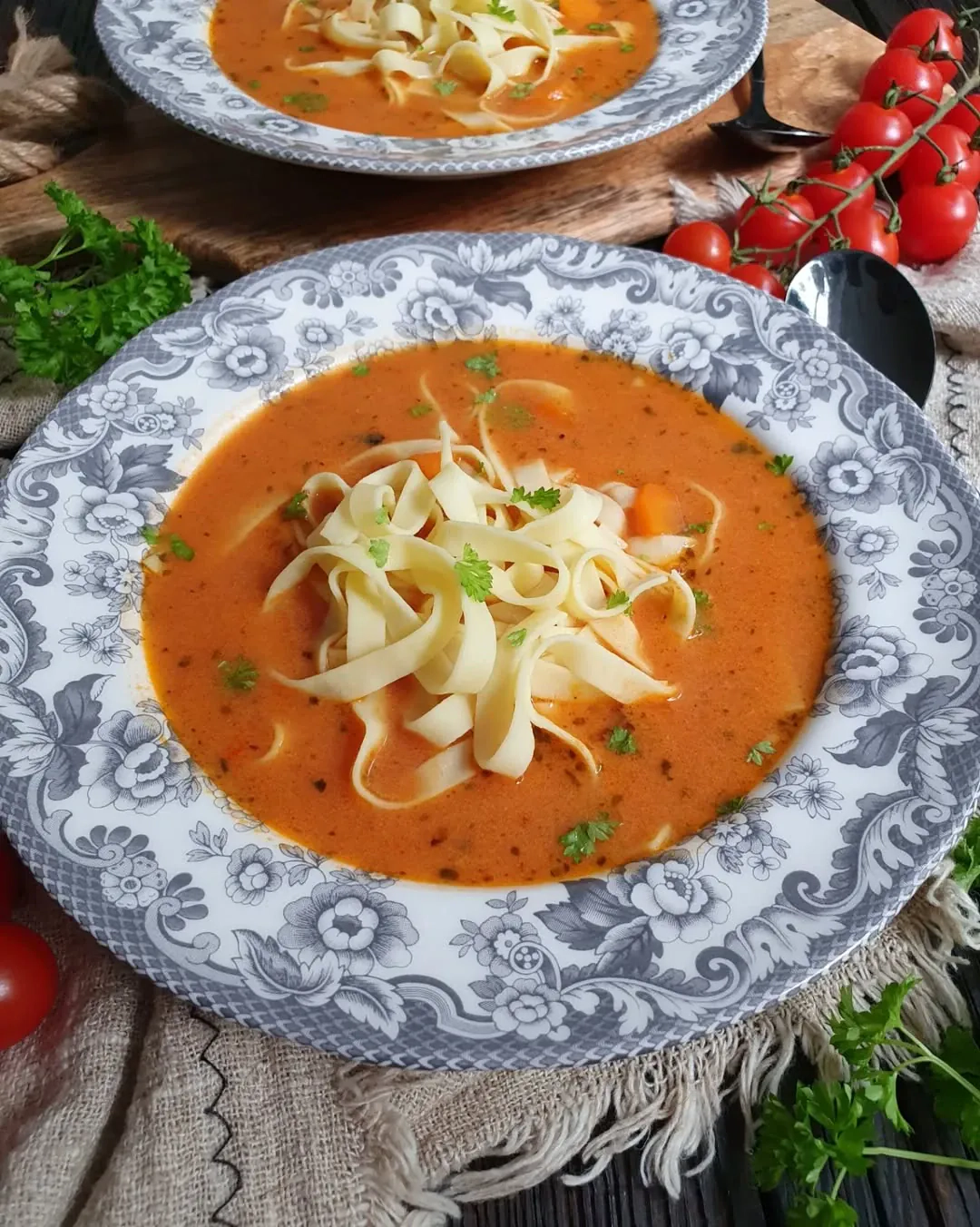Kremowa domowa zupa pomidorowa z mascarpone