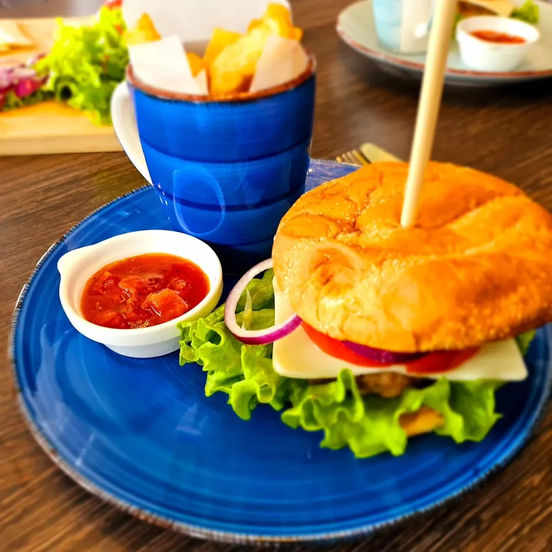 Naminiai mėsainiai / hamburgeriai su sultingais kiaulienos-jautienos faršo maltiniais