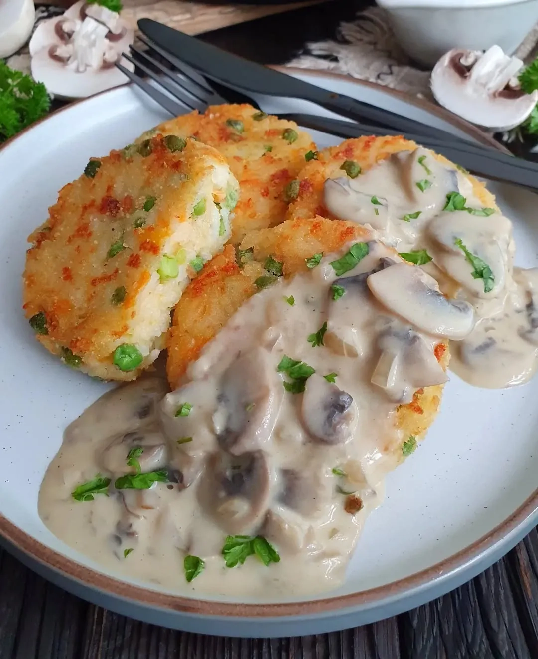 Kotlety ryżowe z warzywami i serem