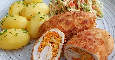 Roladki drobiowe z farszem marchewkowo-porowym i serem żółtym
