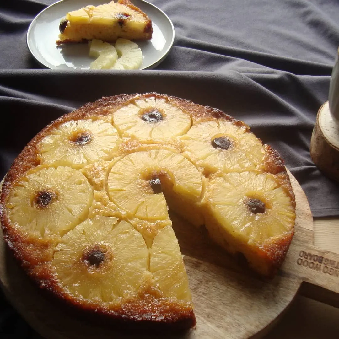 Apverstas pyragas su ananasais