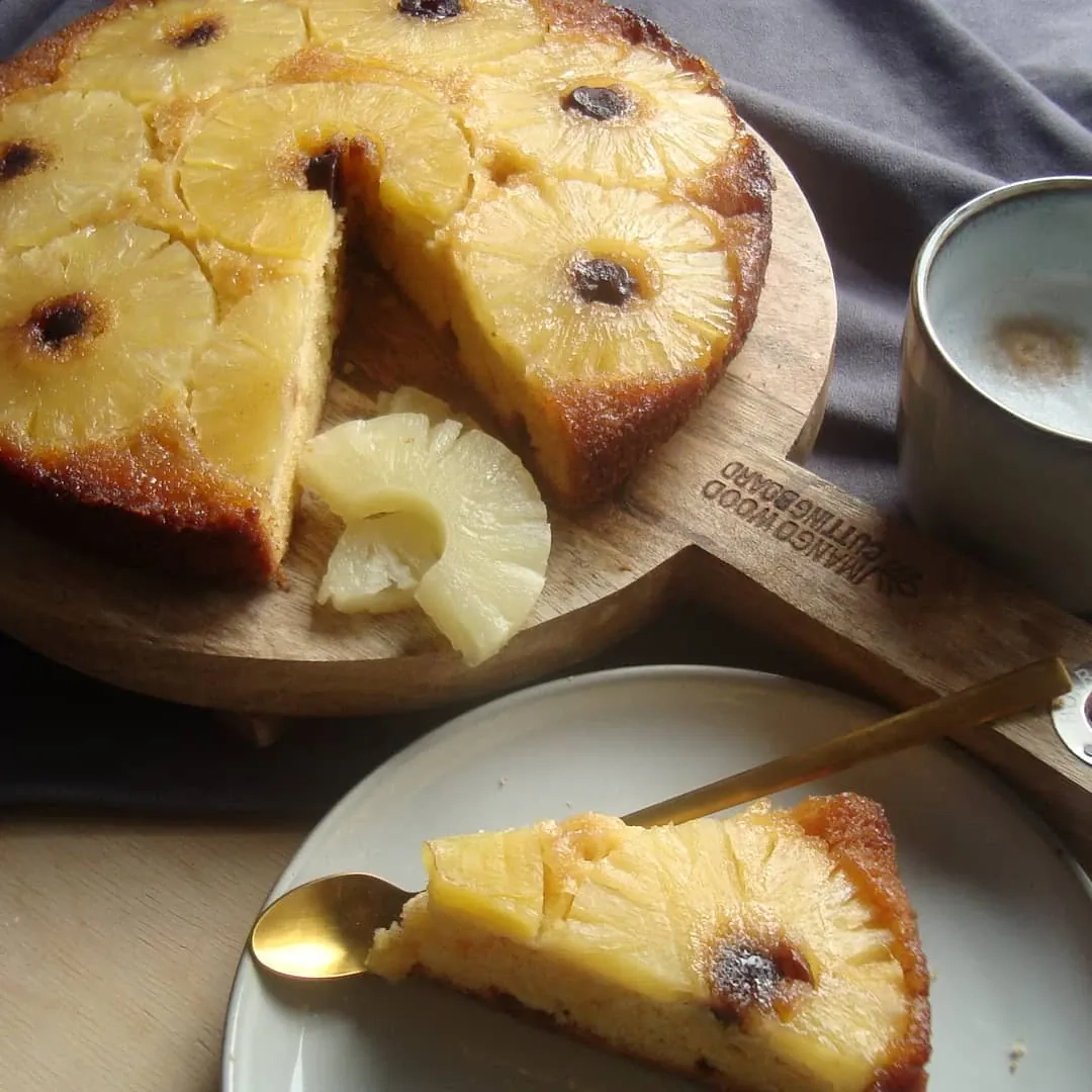 Apverstas pyragas su ananasais