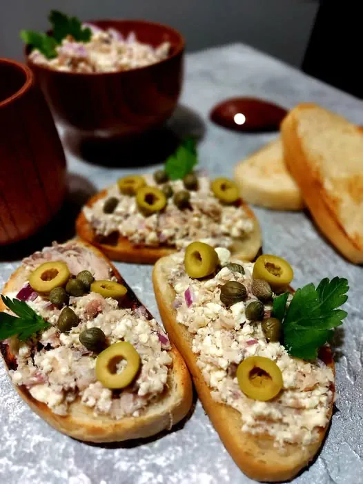 Rūkytos skumbrės užtepėlė su fetos sūriu
