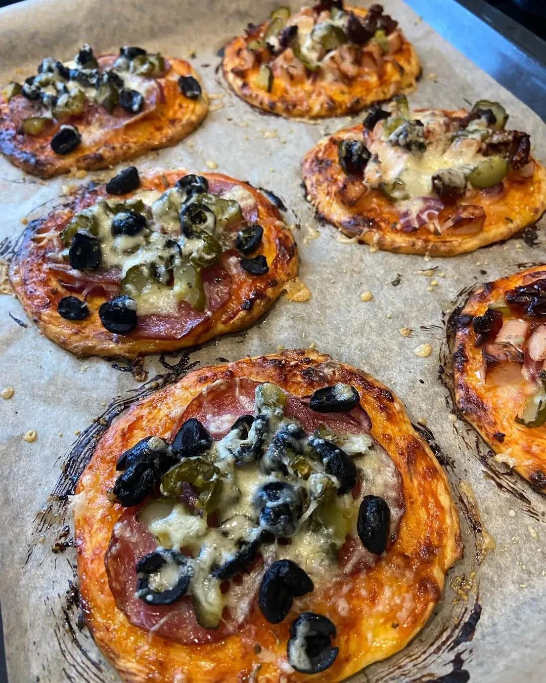 Sveikesnės mini picos iš varškės ir graikiško jogurto