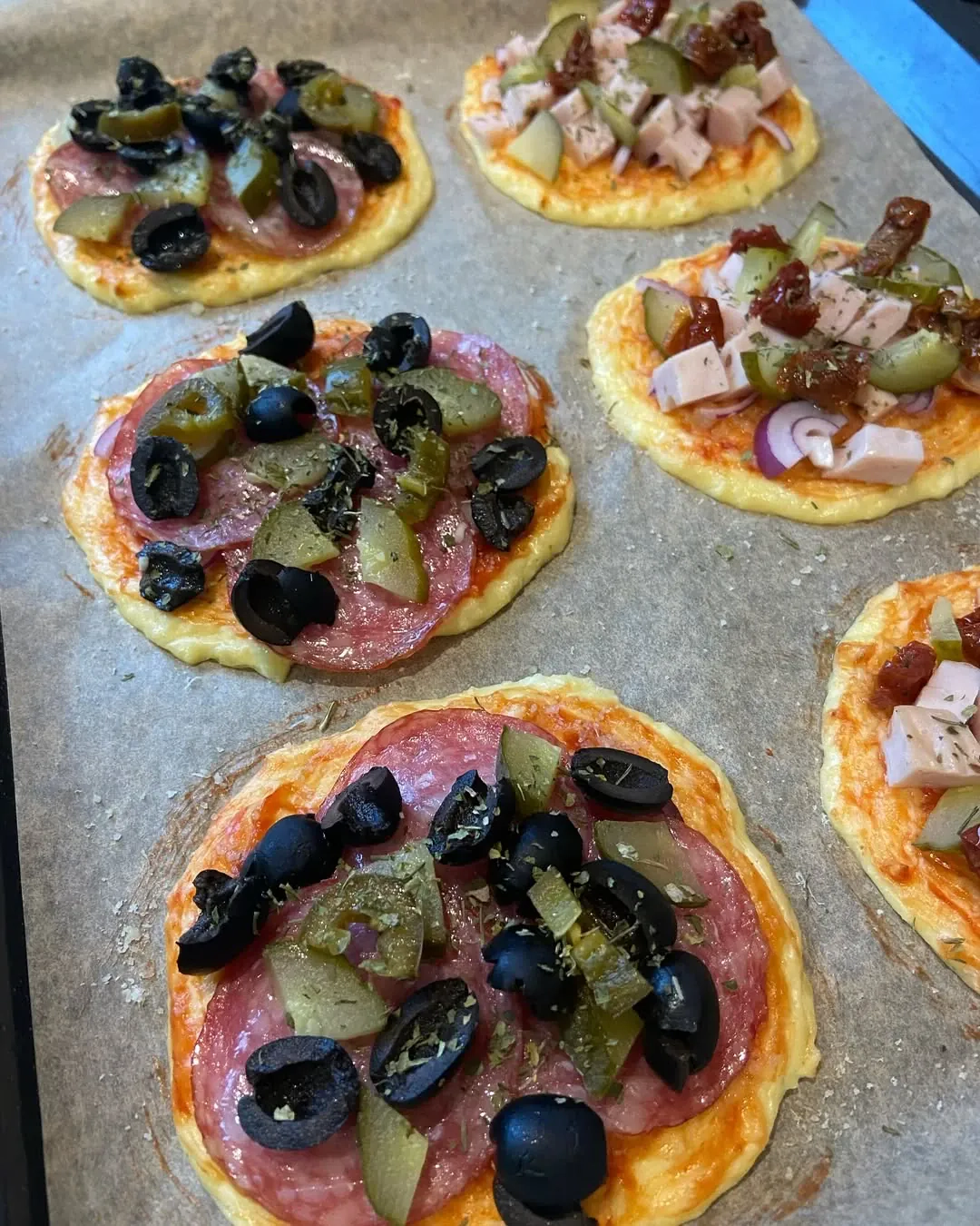 Sveikesnės mini picos iš varškės ir graikiško jogurto