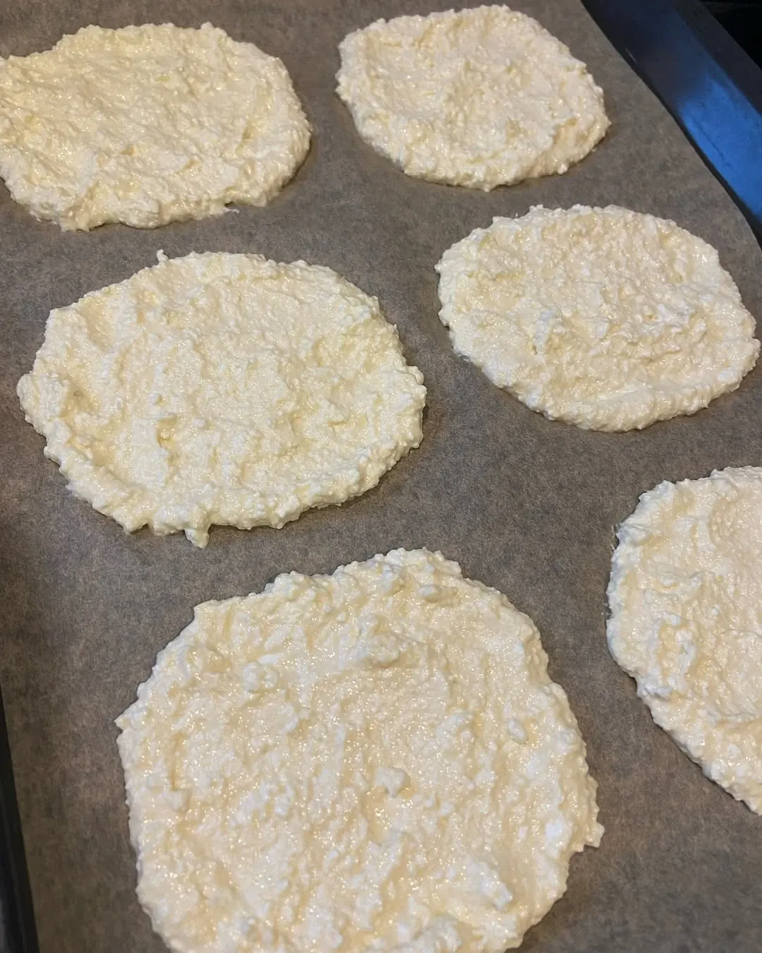 Sveikesnės mini picos iš varškės ir graikiško jogurto