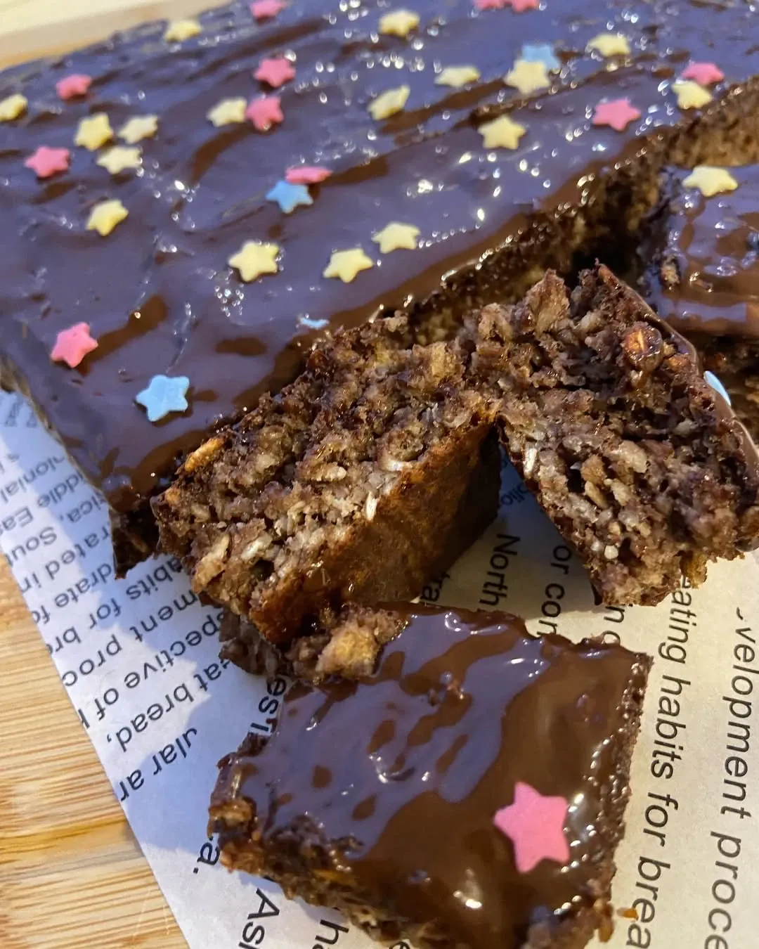 Šokoladinis avižinių dribsnių pyragas su kakava