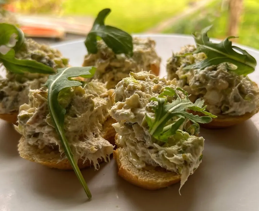 Skumbrės užtepas - užtepėlė su kiaušiniais ir kaparėliais pagal Agnę Jagelavičiūtę