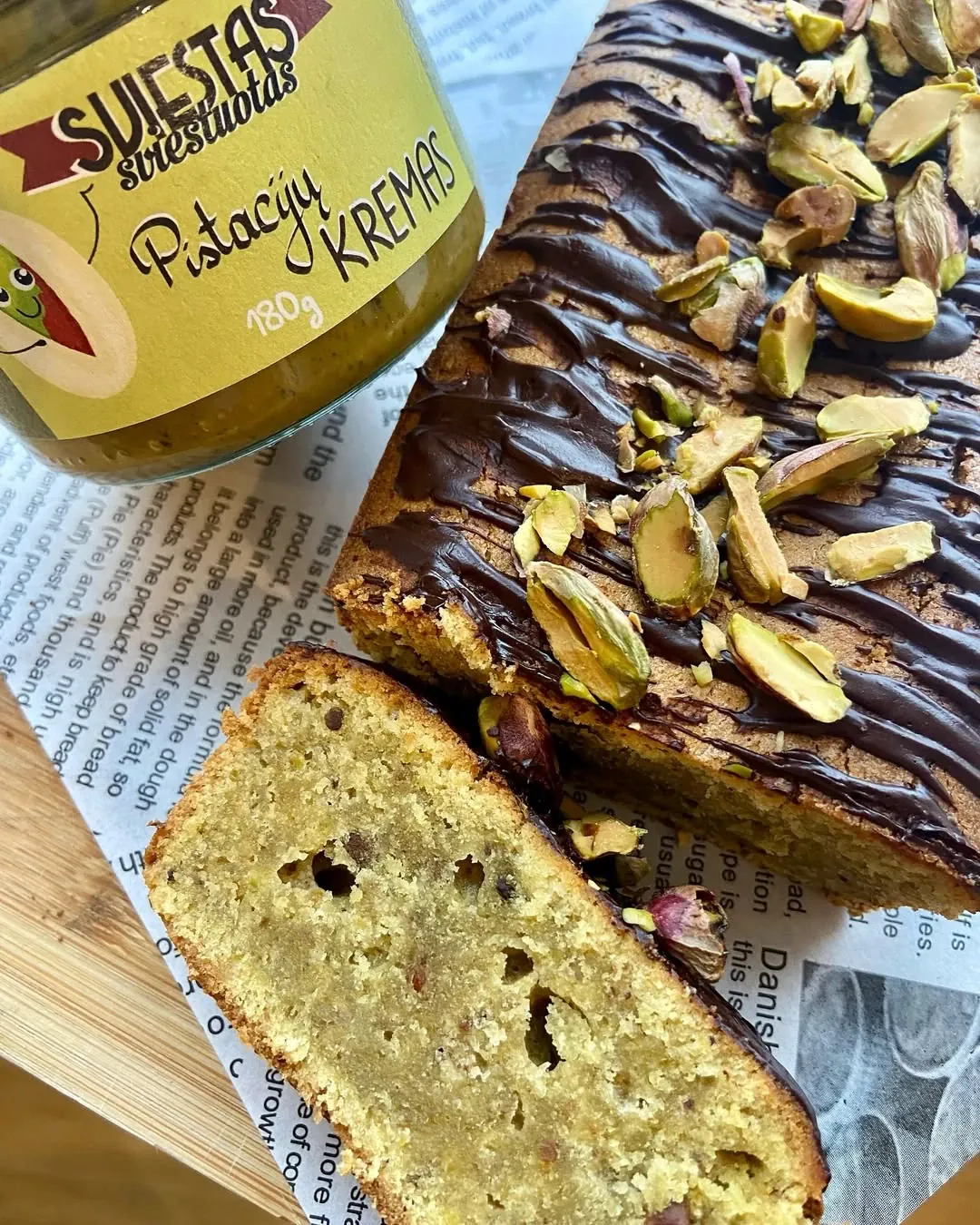 Paprastas pyragas su pistacijomis ir šokoladu